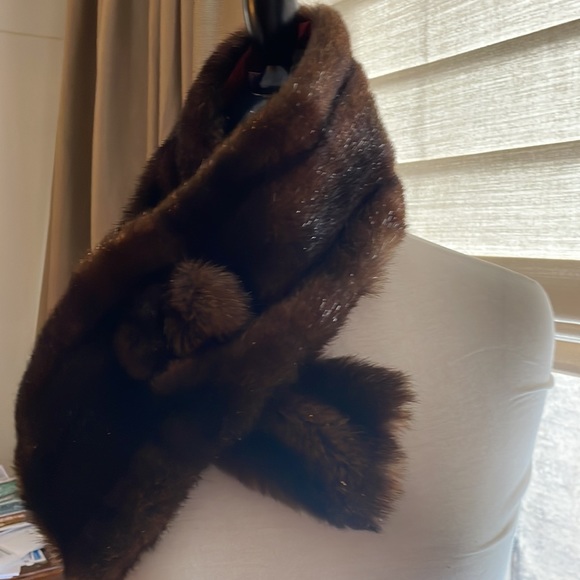 Gérard Darel Faux Mink Collar -Fab over a Sweater or a Dress - Picture 7 of 7